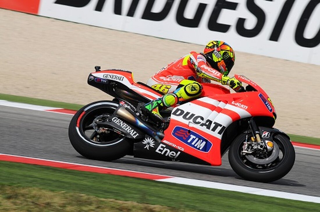Ducati wird seine digitalen Sammlerstücke auf dem XRP Ledger vorstellen. Das in Bologna ansässige Motorradunternehmen wird bei diesem Projekt mit NFT PRO zusammenarbeiten. XRP Ledger ist eine dezentrale öffentliche Blockchain, die XRP als native Kryptowährung verwendet. Ducati, ein in Bologna ansässiger Motorradhersteller, stößt mit der bevorstehenden Einführung eines digitalen Sammlerprojekts auf Web3 vor. Das Unternehmen sagte in einem Bekanntmachung gab am Dienstag bekannt, dass es seine neue NFT-Sammlung auf dem XRP Ledger, einem dezentralen öffentlichen Blockchain-Netzwerk, bereitstellen wird. Ripple leistet einen Beitrag zum XRPL. Ducati steigt in Web3 ein Ducati hat sich mit NFT PRO, einer White-Label-NFT-Lösung für Unternehmen, zusammengetan, …