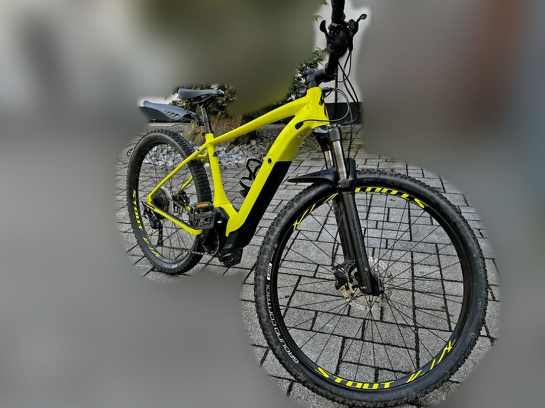 Die Polizei Lüdenscheid sucht Zeugen eines E-Bike-Diebstahls in Lüdenscheid vom 24. auf den 25. März 2025. Hinweise erwünscht.