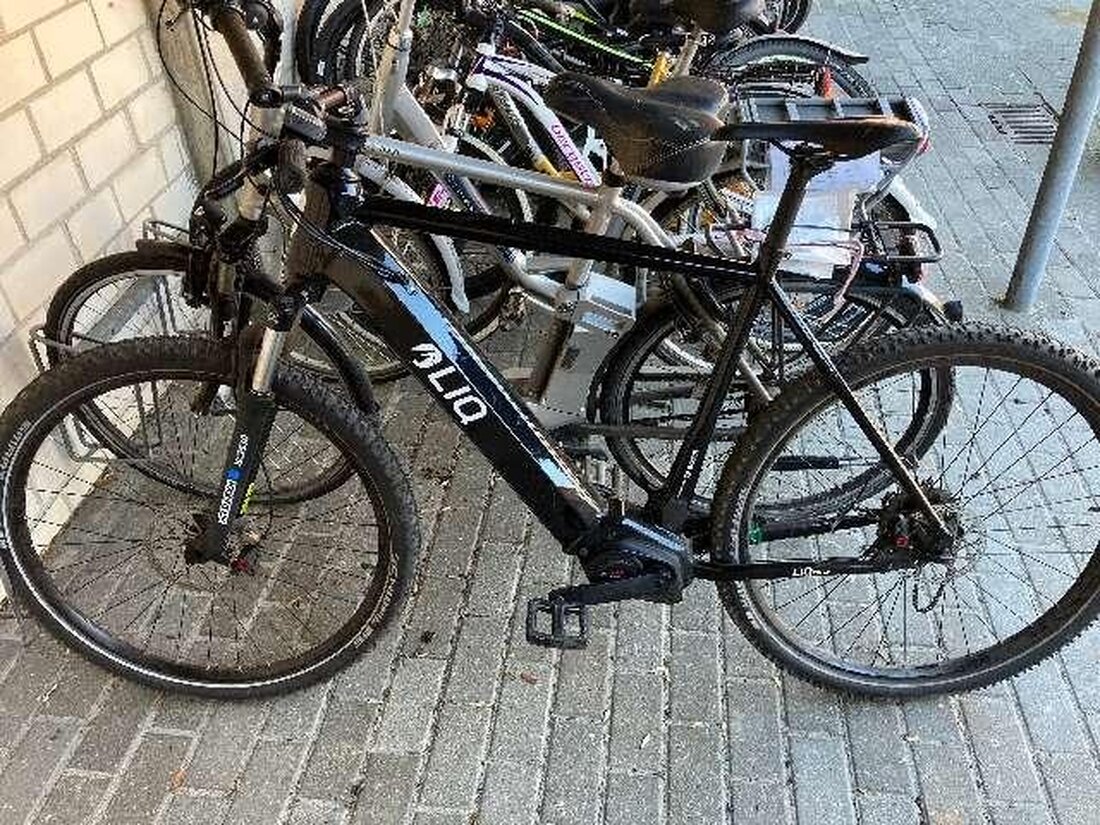 Die Polizei Papenburg sucht die Eigentümer*innen eines gestohlenen E-Bikes und Fahrrads. Meldung unter 04961/9260.