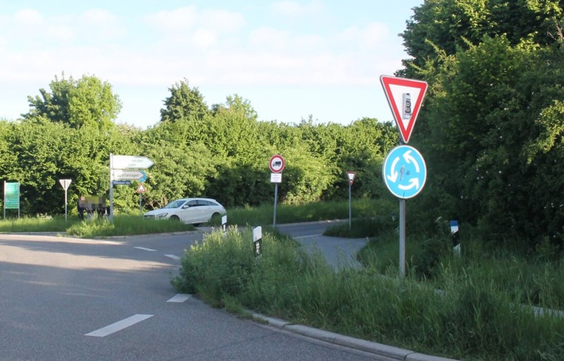 Eine 15-jährige E-Scooter-Fahrerin wurde bei einem Unfall im Kreisverkehr in Nettetal-Hinsbeck leicht verletzt.