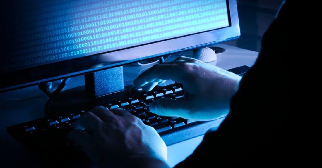 ETHTrustFund DAO soll 2 Millionen Dollar gestohlen und Gelder über Mixer-Apps gewaschen haben. Entwickler Peng verstummte schon Monate vor der Amtsenthebung und löschte alle Accounts. Neben ETHTrustFund gibt es in jüngster Zeit auch andere Krypto-Unternehmen wie Gemholic und Ordiz, die ein steigendes Betrugsrisiko aufweisen. In einer für Kryptowährungsinvestoren beunruhigenden Entwicklung wurde die ETHTrustFund DAO, eine dezentralisierte autonome Organisation (DAO), die im Base-Netzwerk operiert, beschuldigt, einen Rug Pull im Wert von 2 Millionen US-Dollar durchgeführt zu haben. Die Vorwürfe, untermauert durch jüngste Berichte von 0ctoshilassen darauf schließen, dass im Rahmen des Projekts ein gezielter Exit-Scam durchgeführt wurde. Laut einem ausführlichen Bericht …