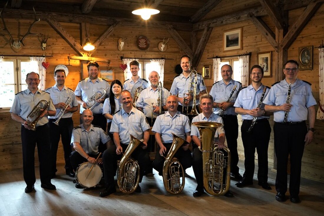 Am 17. Mai spielt das Bundespolizeiorchester München mit der Egerländer Besetzung in Rosenheim. Genießen Sie Blasmusik am Max-Josefs-Platz!