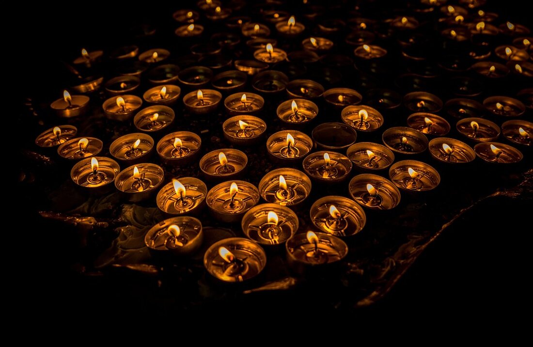 Gedenken Sie mit uns an die einsam verstorbenen Menschen im Bezirk Mitte. Am 22. November 2024 findet in der St. Marienkirche eine würdige Gedenkfeier statt, organisiert vom Bezirksamt und dem Evangelischen Kirchenkreis Berlin Stadtmitte. Erfahren Sie mehr über die Initiative zur Erinnerung an diejenigen, die ohne Angehörige verstarben.