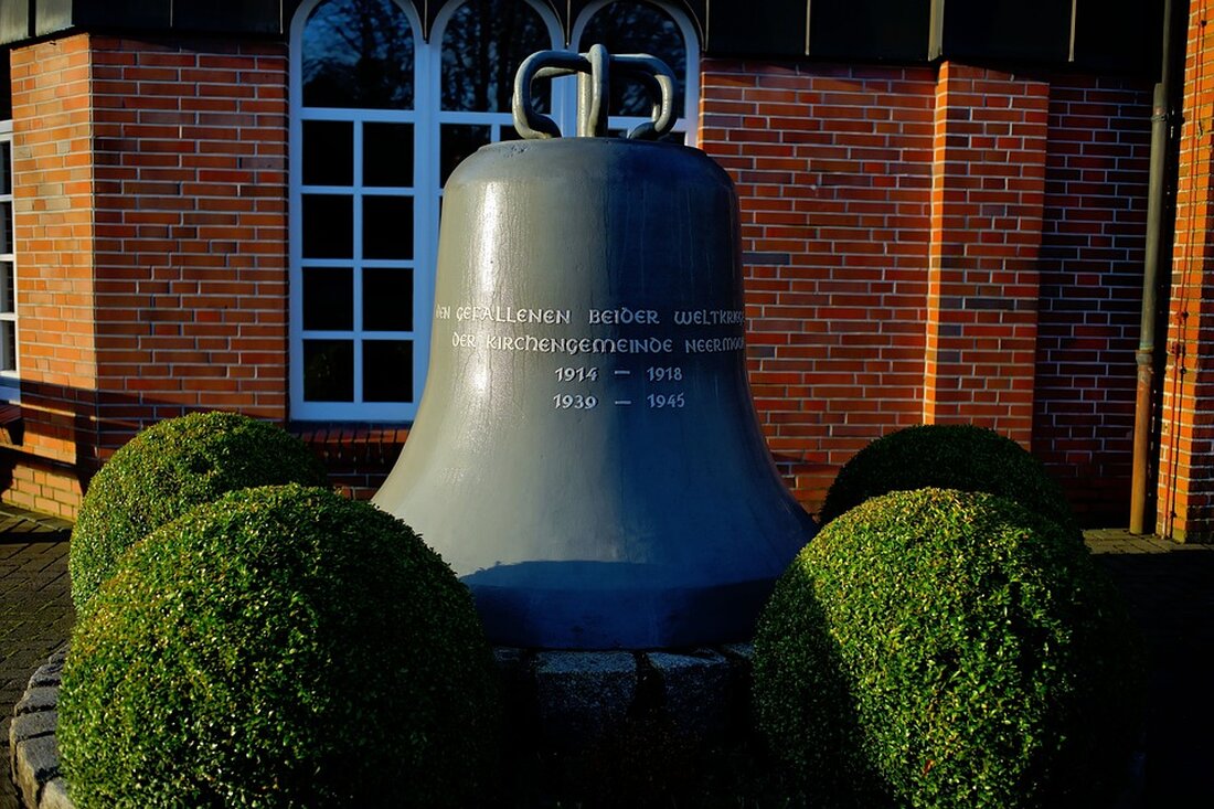 Der Bezirksverordnetenversammlung Marzahn-Hellersdorf von Berlin hat im Jahr 2003 beschlossen, jährlich am 5. Dezember, dem „Internationalen Tag des Ehrenamtes“, Bürgerinnen und Bürgern für ihren persönlichen Einsatz zum Wohle der Allgemeinheit zu danken. In diesem Zusammenhang ruft der Vorsteher der BVV, Stefan Suck, dazu auf, Vorschläge für die Ehrung besonders engagierter Mitmenschen einzureichen. Die festliche Veranstaltung zum Tag des Ehrenamtes findet am Freitag, dem 6. Dezember 2024 statt. Interessierte Bürgerinnen und Bürger werden gebeten, bis Samstag, dem 31. August 2024, bis zu zwei Vorschläge unter Verwendung der bereitgestellten Formulare einzureichen. Es wird darum gebeten, dass jeder Vorschlag sorgfältig und ausführlich begründet …