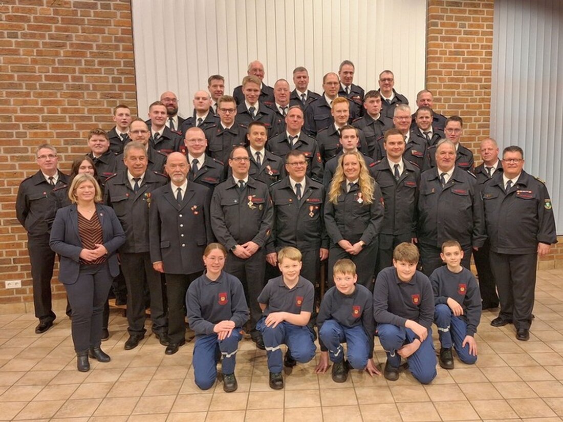 Die Jahreshauptversammlung der Feuerwehr Sonsbeck am 15.03.2025 ehrte verdiente Mitglieder und blickte auf 94 Einsätze im Jahr 2024 zurück.