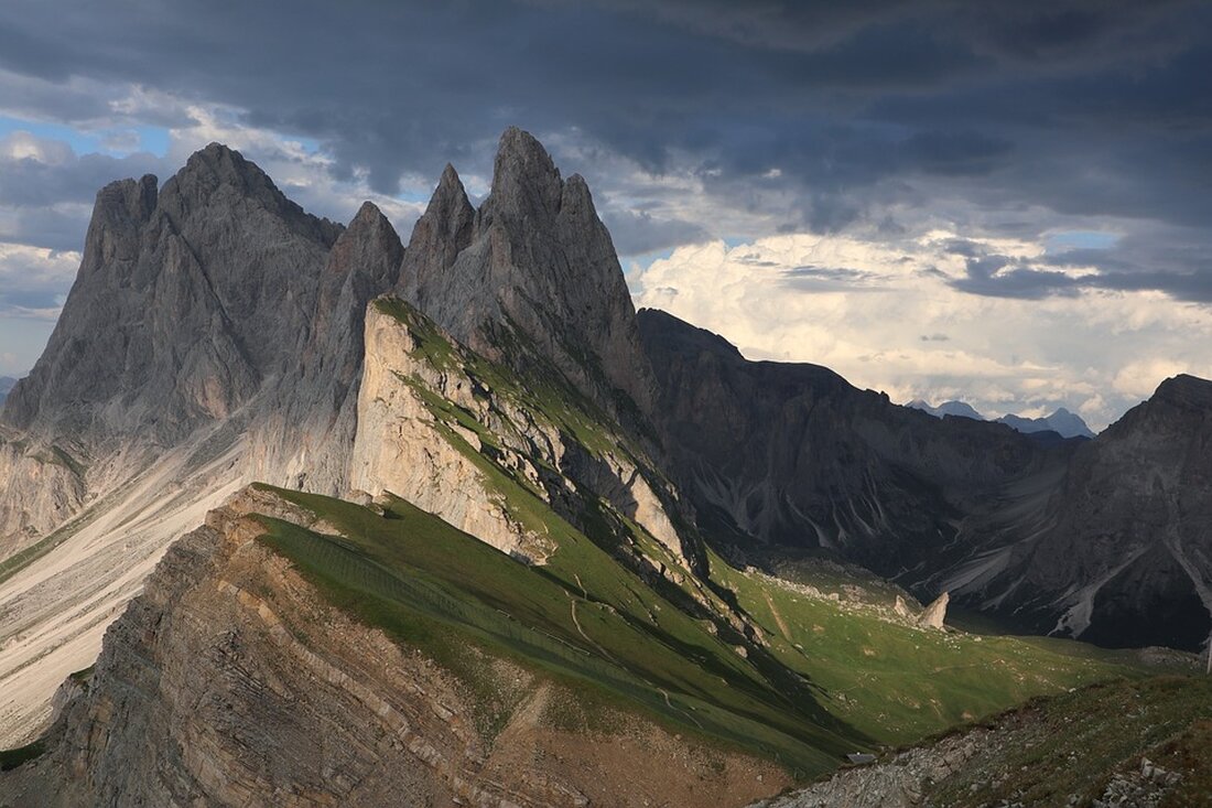 Regionale Händler sind vor Ort „Wir haben schon am Donnerstag und Freitag viele regionale Händler mit Verkostungsständen vor Ort“, freut sich Julia Hüfner-Weber, stellvertretende Marktleiterin des Rewe-Marktes auf dem Eilenburger Berg. Bei den regionalen Tagen werden Produkte wie Halloren-Pralinen, Vitamine vom Obsthof Wurzen, Schildauer Wurst, Wildenhainer Eier, Wurzener Flips sowie Nemter Milch- und Käseprodukte abseits der klassischen Verkaufstheke präsentiert. Auch Vertreter der Rösterei Arabica Torgau sowie Ileburger, Ur-Krostitzer und Landsberger werden ihre Produkte vorstellen. Herbstfest mit zusätzlichen Aktionen Am Samstag findet von 10 bis 17 Uhr ein großes Herbstfest statt, bei dem zusätzliche Attraktionen geboten werden. Unterstützt wird das Fest …