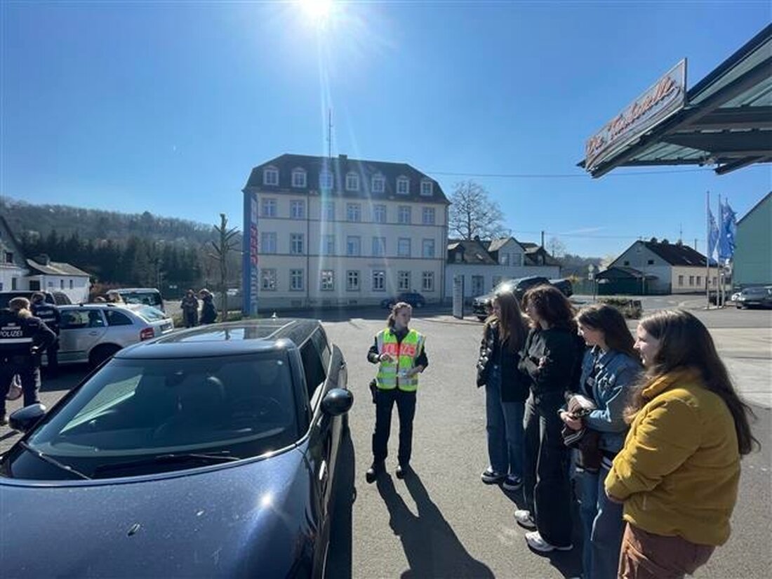 Am 03.04.2025 durften 16 Mädchen bei der Polizei Birkenfeld spannende Einblicke in den Polizeiberuf erhalten.