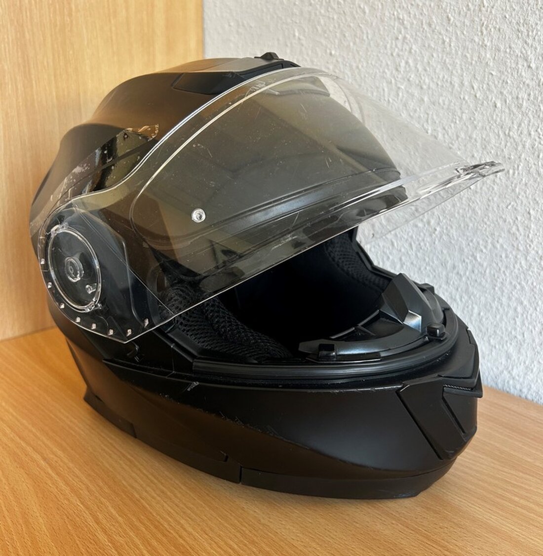 Aktuelle Pressemeldungen der Polizei Cloppenburg zu versuchtem Einbruch, Brand und sichergestelltem Rollerhelm.