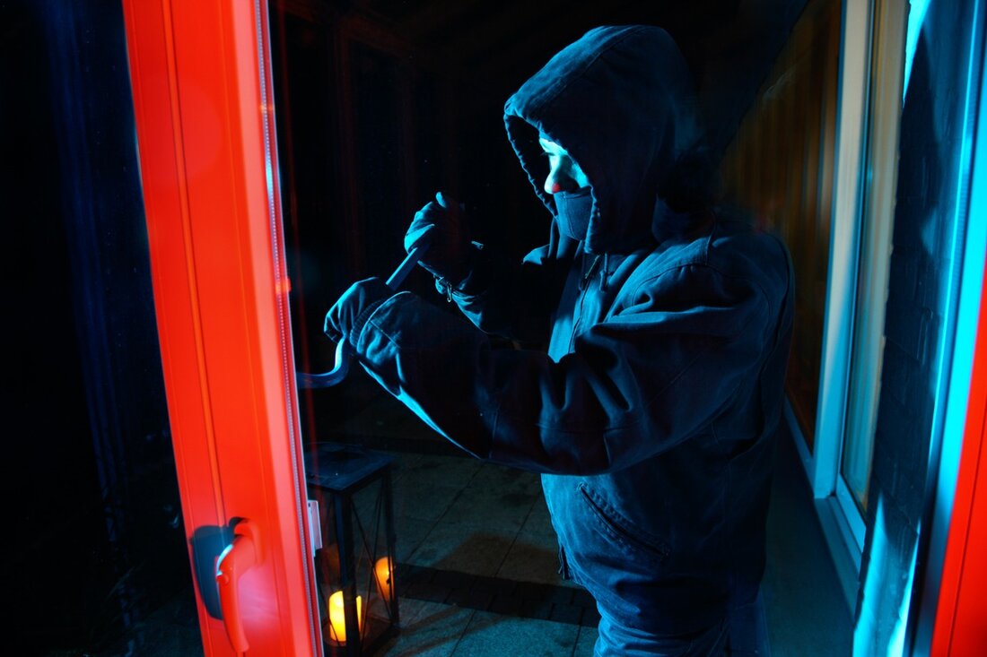 Die Polizei Mettmann berichtet über Einbrüche in Ratingen und Mettmann. Hinweise zu Taten erbeten. Sicherheitsinformationen hier.