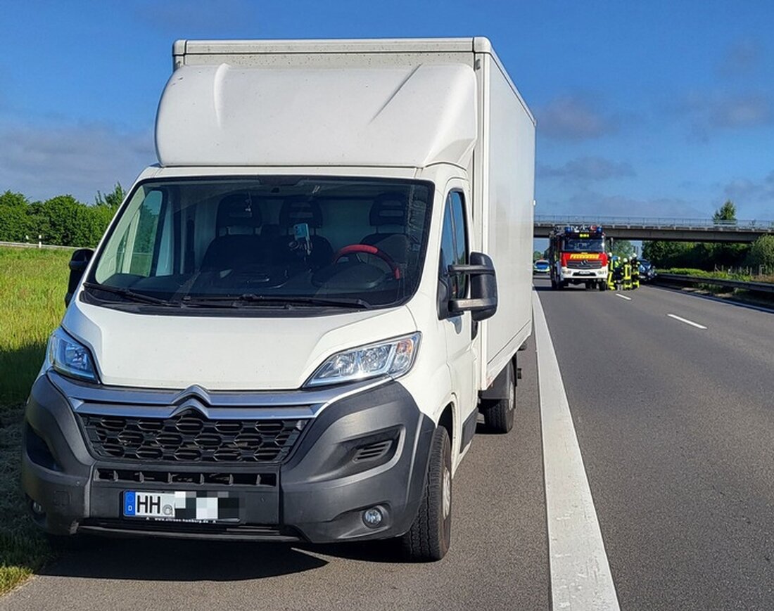 Unbekannte brechen in Wischhafener Wohnhaus ein, stehlen hochwertige Gegenstände. In Buxtehude: Toyota gestohlen. Unfall mit leicht Verletztem auf A26.
