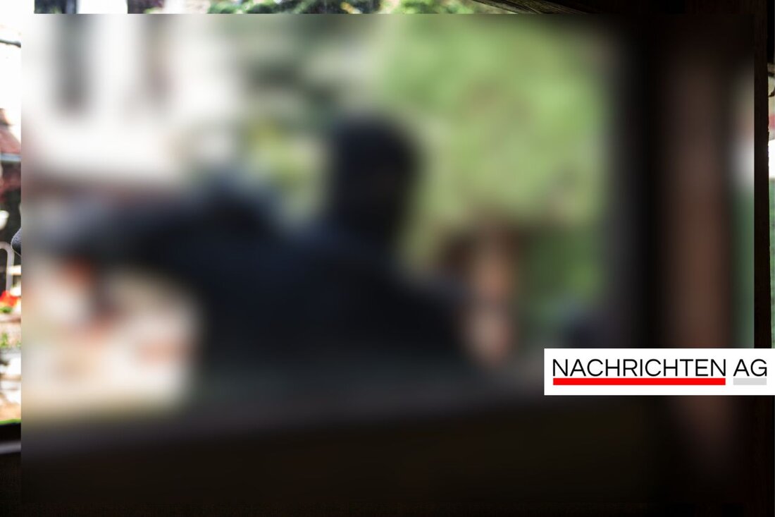 Unbekannte Täter brachen am 16.05.2025 in ein Einfamilienhaus in Kerken ein und entwendeten Wertgegenstände. Hinweise an Polizei.