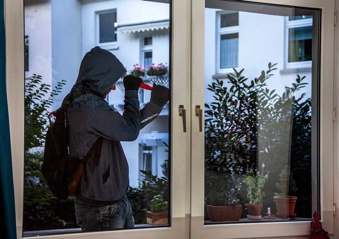 Die Polizei Mettmann berichtet über jüngste Einbrüche in Velbert und Mettmann. Informieren Sie sich über Schutzmaßnahmen!
