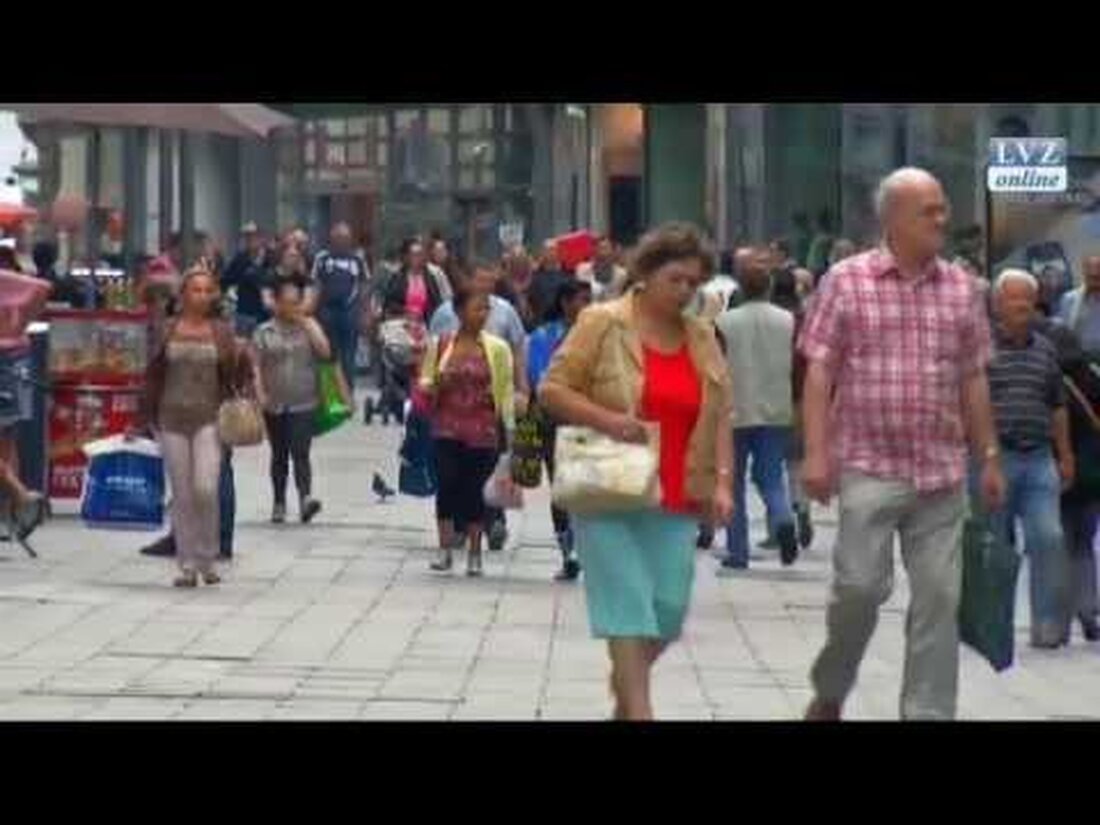 In Leipzig hat sich der Einzelhandel in der Innenstadt rasant entwickelt. Die Petersstraße und die Grimmaische Straße gehören zu den Top-Einkaufsstraßen in Deutschland. Mit der Eröffnung der „Höfe am Brühl“ im September 2012 werden die Einkaufsmöglichkeiten in der Innenstadt erweitert. Das „Leipziger Passagenfest“, das jedes Jahr im September stattfindet, bringt das einzigartige System von Passagen und Ausstellungszentren und die dortigen Einkaufsmöglichkeiten in den touristischen Fokus. Die kompakte Innenstadt von Leipzig ist ideal für einen Spaziergang und eine Einkaufstour. Innerhalb der zentralen Ringstraße befinden sich Sehenswürdigkeiten, Restaurants und Geschäfte, die zu Fuß erreichbar sind und eine freundliche Atmosphäre schaffen. Auch der …