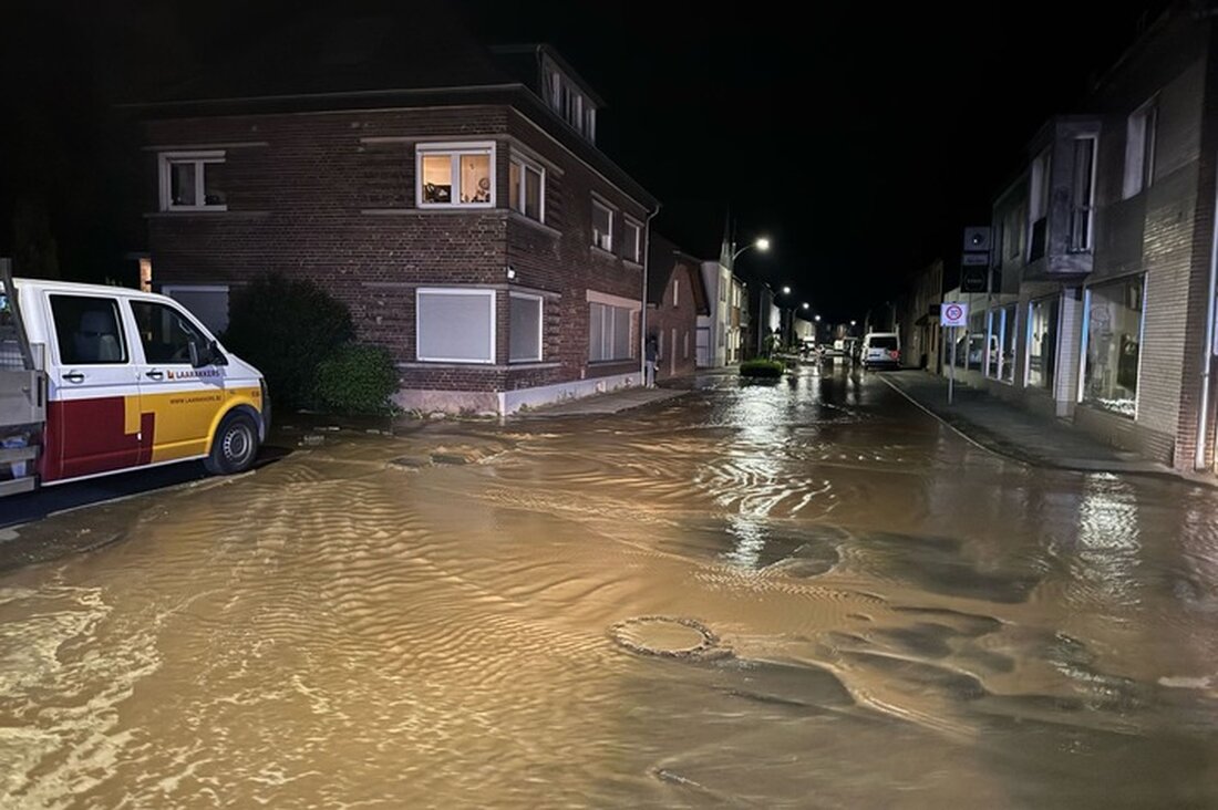 Am 1. Mai leistete die Feuerwehr Goch intensive Arbeit: Dachstuhlbrand, Verkehrsunfall, Gasgeruch und Wasserrohrbrüche hielten die Einsatzkräfte auf Trab.