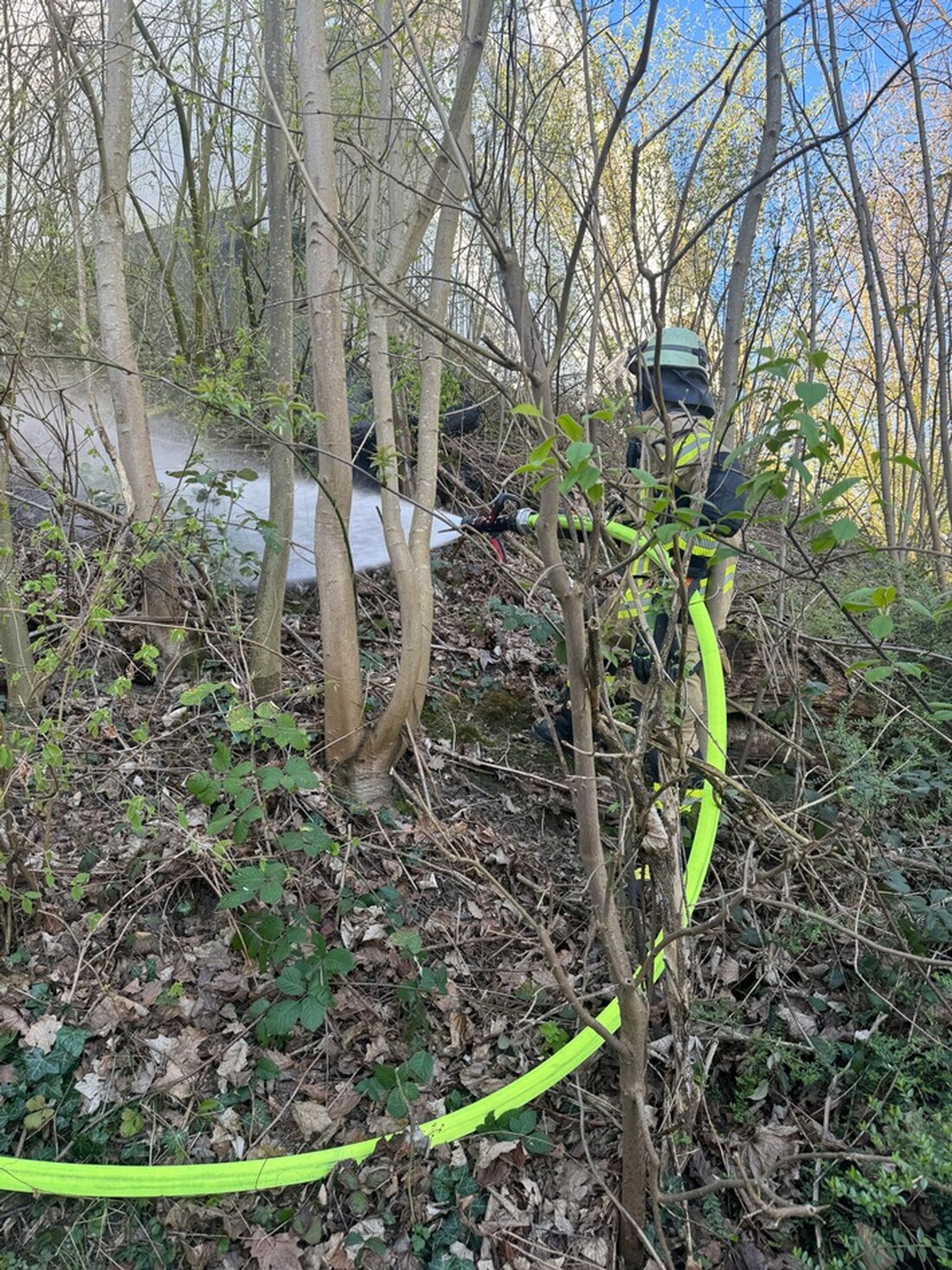 Die Feuerwehr Herdecke bewältigte am Wochenende vier Einsätze, darunter einen Waldbrand und einen medizinischen Notfall.