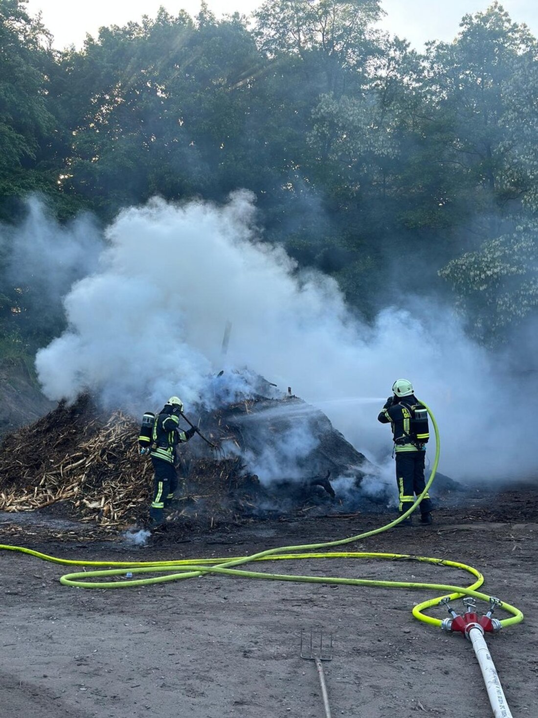 Die Feuerwehr Dinslaken war am Montag gefordert: Schwere Verkehrsunfälle, erste Hilfe und ein Kompostbrand verlangten Einsatzbereitschaft.