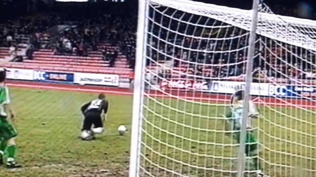 Regionalliga Saison 2000/01 Punktespiel Braunschweiger TSV Eintracht gegen FC Sachsen Leipzig Endergebnis 1: 1 Dies ist ein VHS-Rip. Alle Rechte beim NDR. Youtube-Link