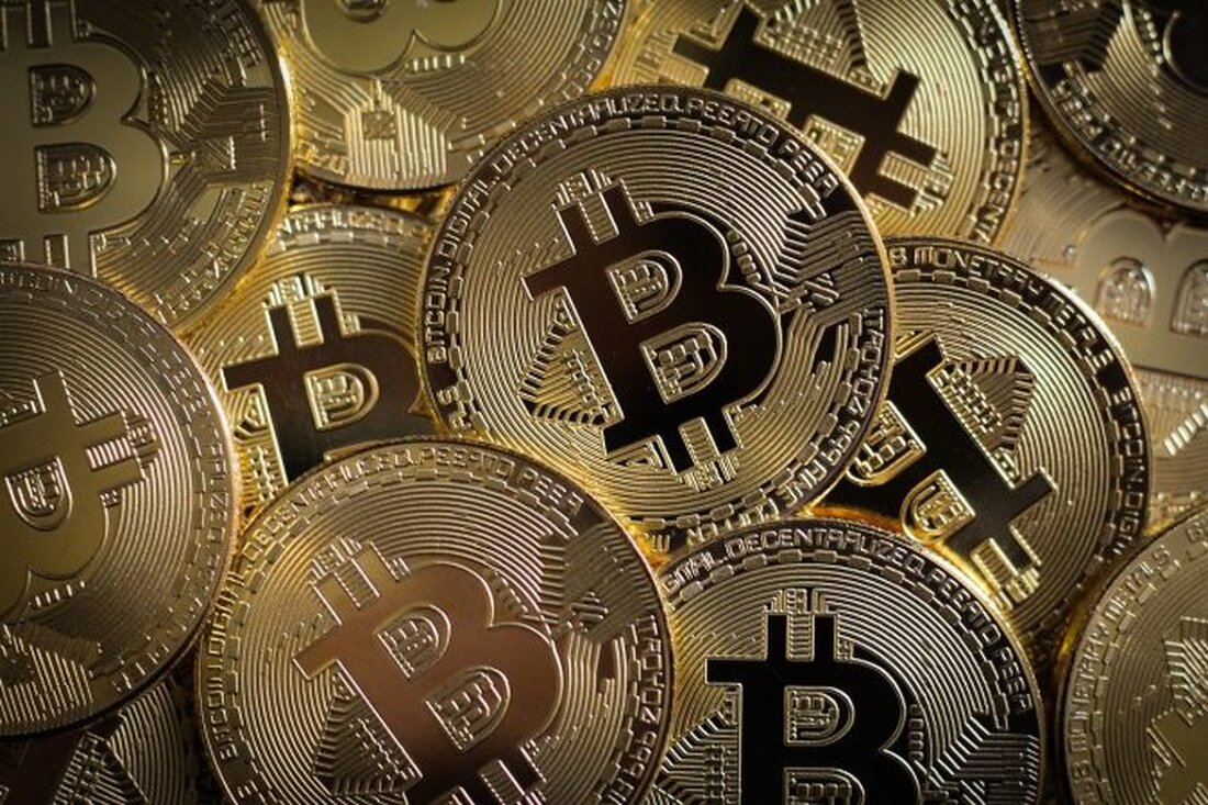 Bogdanoff-Zwillinge behaupten, sie hätten bei der Ausarbeitung des Bitcoin-Quellcodes geholfen. Sie gaben auch bekannt, mit einem japanischen Wissenschaftler zusammengearbeitet zu haben, der den mythischen Schöpfer von Bitcoin kannte. Im Jahr 2015 erklärte sich ein australischer Informatiker namens Craig Wright zu Satoshi Nakamoto und verklagte Einzelpersonen und Websites wegen des Urheberrechts des Bitcoin-Whitepapers. Während die Krypto-Community sich mit dieser Behauptung beschäftigt, haben Igor und Grichka Bogdanoff, im Volksmund als die Bogdanoff-Zwillinge bekannt, auch behauptet, Satoshi Nakamoto beim Bau von Bitcoin unterstützt zu haben. Die Zwillinge waren in einem beliebten Mem, in dem einer von ihnen am Telefon gesehen wurde, der Wale …