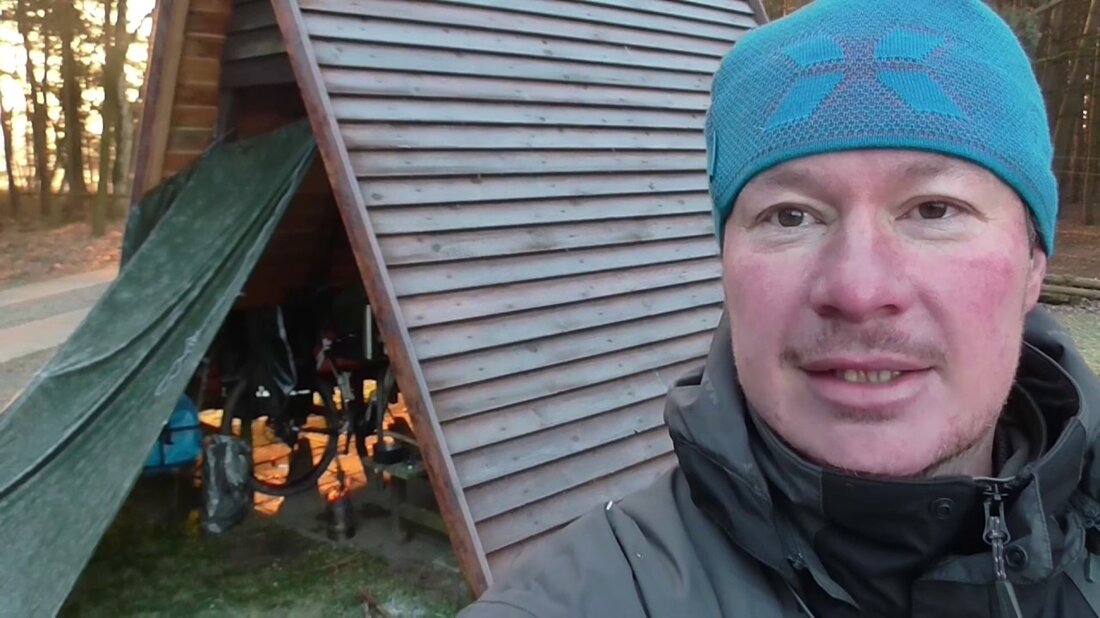 Hallo meine Freunde, ich fahre im Winter wieder Fahrrad und fahre nach Leipzig. Viel Spaß beim Zuschauen und ein frohes neues Jahr an alle, Ihre Enduro Rene. Youtube-Link
