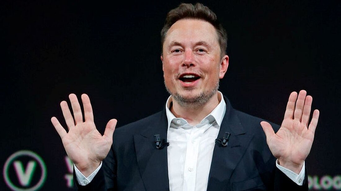 Elon Musk sagte, er habe sich geweigert, Kiew Zugang zu seinem Starlink-Kommunikationsnetzwerk über der Krim zu gewähren, um eine Mitschuld an einer „großen Kriegshandlung“ zu vermeiden. Kiew habe eine Notfallanfrage zur Aktivierung von Starlink an Sewastopol geschickt, wo sich ein großer russischer Marinehafen befindet, sagte er. Seine Kommentare kamen, nachdem in einem Buch behauptet wurde, er habe Starlink ausgeschaltet, um einen Drohnenangriff auf russische Schiffe zu vereiteln. Ein hochrangiger ukrainischer Beamter sagte, dies habe russische Angriffe ermöglicht und beschuldigte ihn, „Böses begangen zu haben“. Russische Marineschiffe seien seitdem an tödlichen Angriffen auf Zivilisten beteiligt gewesen, sagte er. „Indem Elon Musk …
