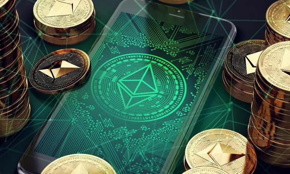 Quelle: Wit Olszweski – Shutterstock Ethereum reitet in den letzten Tagen auf der größeren positiven Dynamik, die von Bitcoin ausgelöst und vom breiteren Markt genossen wird. ETH-Wale haben großes Vertrauen in die größte Altcoin der Welt signalisiert und den digitalen Vermögenswert mit einer beispiellosen Geschwindigkeit angehäuft. Ethereum (ETH) ist nach unseren Daten in den letzten 7 Tagen um etwa 15 Prozent gestiegen. An diesem Tag ist die zweitgrößte Kryptowährung um fast 5 Prozent gestiegen. Nach ihrem Aufwärtstrend ist die ETH erfolgreich über 2.100 USD geklettert. Große Adressen (Wale) kaufen im Allgemeinen bei einem Abwärtstrend und verkaufen während eines Aufschwungs, aber …