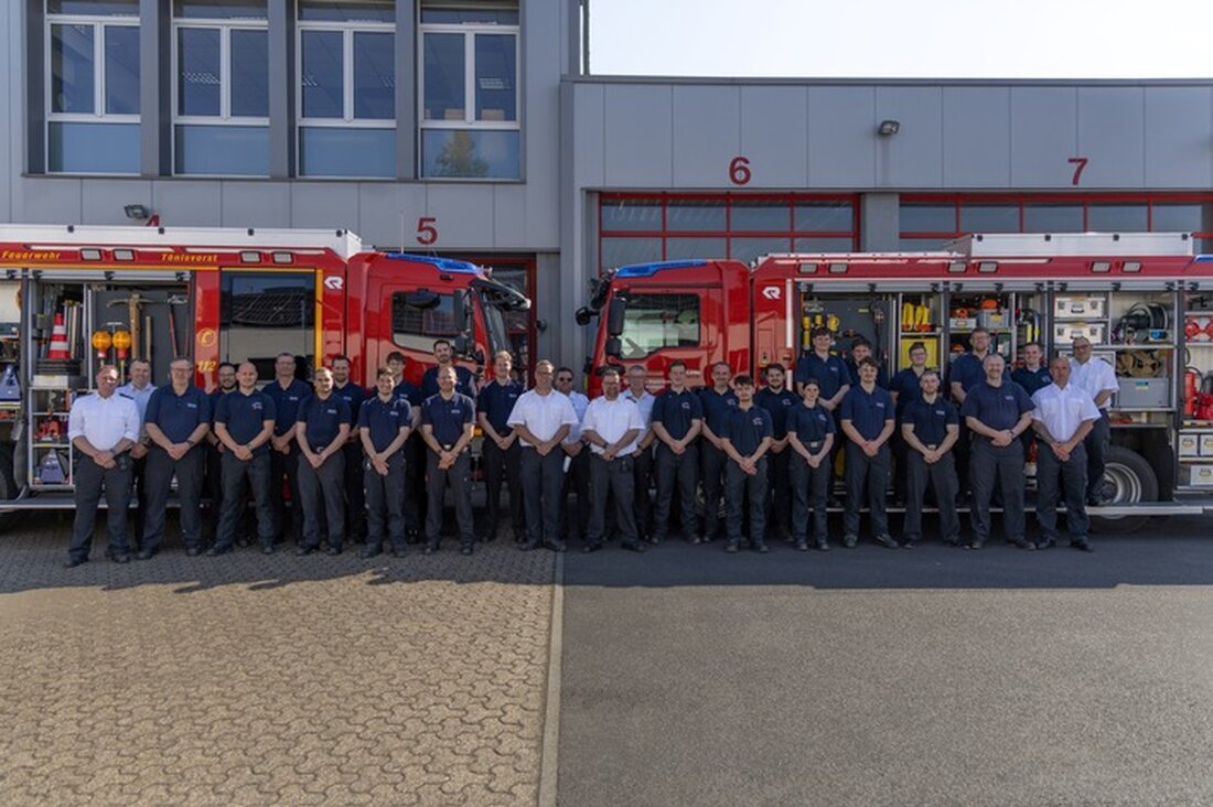 Erfolgreiche Truppmannausbildung der Feuerwehren Tönisvorst und Kempen: 18 neue Einsatzkräfte nach intensiven Lehrgangsmodulen.