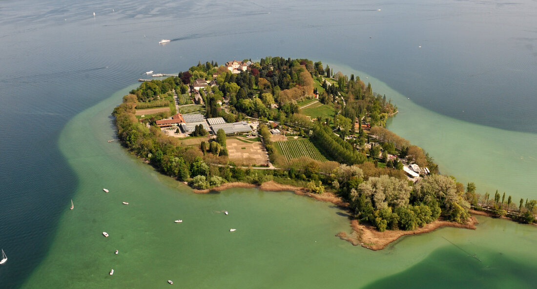 Erfolgreiche Beendigung des Dialogprozesses „Kormoran und Fisch“ am Bodensee Der Konflikt um den Einfluss des Kormorans auf die Fischbestände des Bodensees und die Auswirkungen auf die Fischerei ist erfolgreich abgeschlossen worden. Im Rahmen des Dialogprozesses haben Experten aus den Bereichen Fischerei, Jagd und Naturschutz der Anrainerstaaten des Bodensees konstruktive Gespräche geführt und ein gemeinsames Verständnis für die Problemlage und Handlungsoptionen entwickelt. Der Dialogprozess „Kormoran und Fisch“ wurde im Sommer 2022 vom Ministerium für Ernährung, Ländlichen Raum und Verbraucherschutz Baden-Württemberg in Zusammenarbeit mit dem Ministerium für Umwelt, Klima und Energiewirtschaft Baden-Württemberg ins Leben gerufen. Ziel war es, den Konflikt zwischen Kormoran …