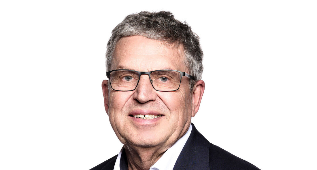 Neuer Leiter des Finanzamts Freiburg-Stadt ernannt Das Finanzamt Freiburg-Stadt hat einen neuen Leiter: Erich Kiefer folgt auf Dirk Schumacher, der Ende 2023 in den Ruhestand gegangen ist. Finanzstaatssekretärin Gisela Splett lobt Kiefer für seine langjährige Erfahrung in der Finanzverwaltung und ist zuversichtlich, dass das Finanzamt Freiburg-Stadt unter seiner Leitung in guten Händen ist. Erich Kiefer kann auf eine beeindruckende Laufbahn in der Finanzverwaltung zurückblicken. Er begann seine Karriere beim Finanzamt Offenburg, absolvierte Laufbahnprüfungen für den mittleren und gehobenen Dienst und sammelte Erfahrungen bei verschiedenen Finanzämtern in Baden-Württemberg. Seit 2018 leitete er erfolgreich das Finanzamt Freudenstadt, bevor er im März des …
