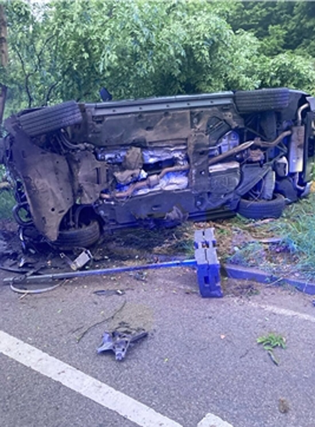 Ein 44-Jähriger verunfallte am 3. Mai 2025 in Erkrath-Hochdahl ohne Fremdeinwirkung. Hoher Sachschaden, leichte Verletzungen.