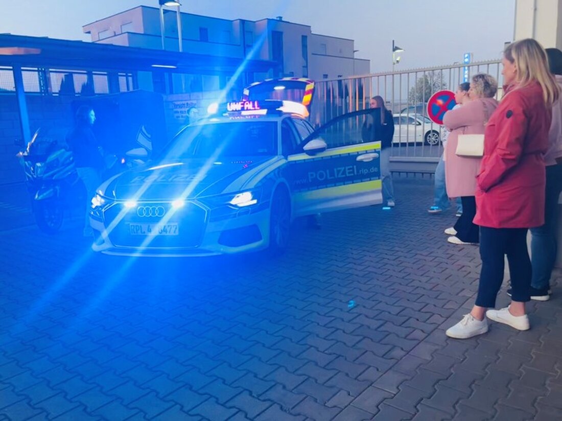 Beim ersten Blaulichtabend der Polizeiinspektion Bingen am 10.04.2025 erhielten Interessierte Einblicke in den Polizeialltag.