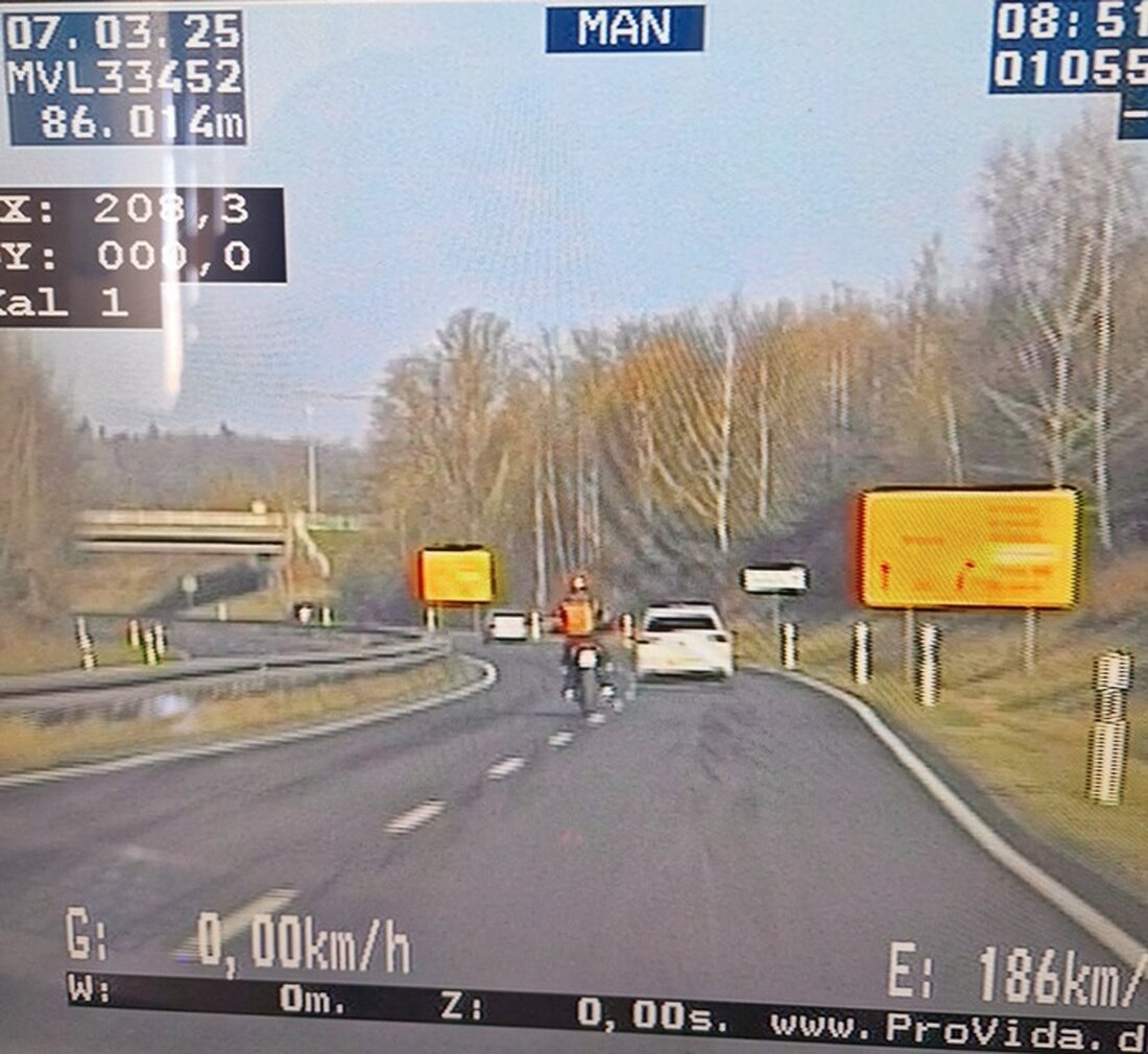 Erster Motorradraser der Saison 2025 in Stralsund gefasst: 161 km/h statt erlaubter 100 km/h. Verkehrskontrolle schlägt zu.