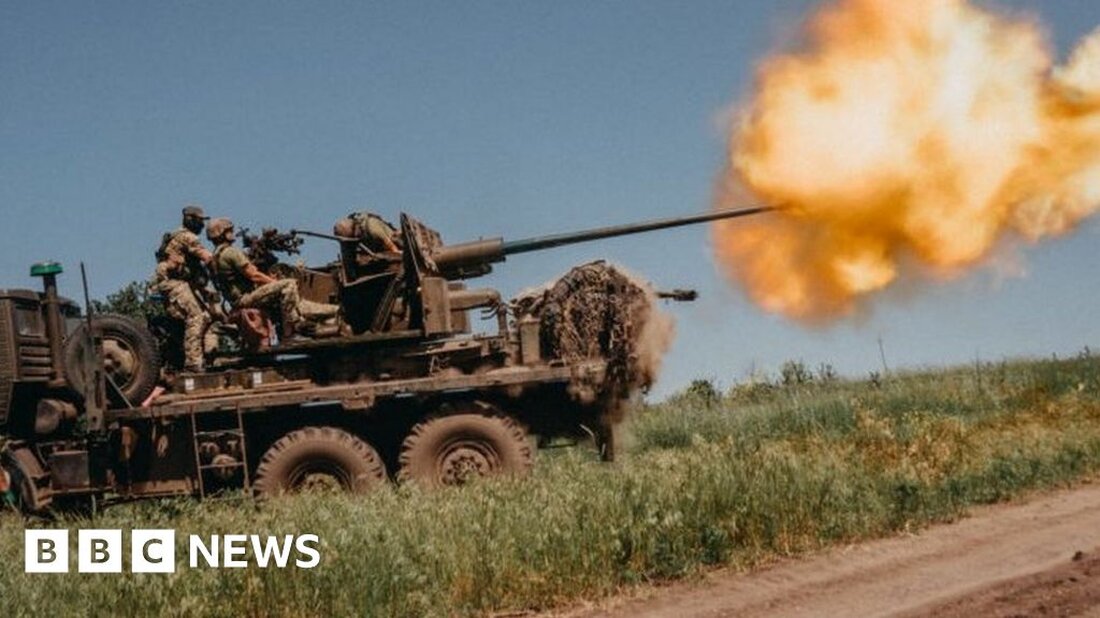 Der Ukraine bleiben kaum mehr als 30 Kampftage, bevor das Wetter ihre Gegenoffensive behindert, sagt der hochrangige US-Militäroffizier. In einem Gespräch mit der BBC-Sendung „Sunday with Laura Kuenssberg“ sagte General Mark Milley, dass kältere Bedingungen das Manövrieren der Ukraine erheblich erschweren würden. Er gab zu, dass die Offensive langsamer verlaufen sei als erwartet. Aber er sagte: „Es gibt immer noch heftige Kämpfe.“ „Die Ukrainer machen immer noch Fortschritte und machen stetig Fortschritte.“ General Milley sagte, es sei zu früh, um zu sagen, ob die Gegenoffensive gescheitert sei, sagte aber, die Ukraine schreite „in einem sehr gleichmäßigen Tempo durch die russischen …
