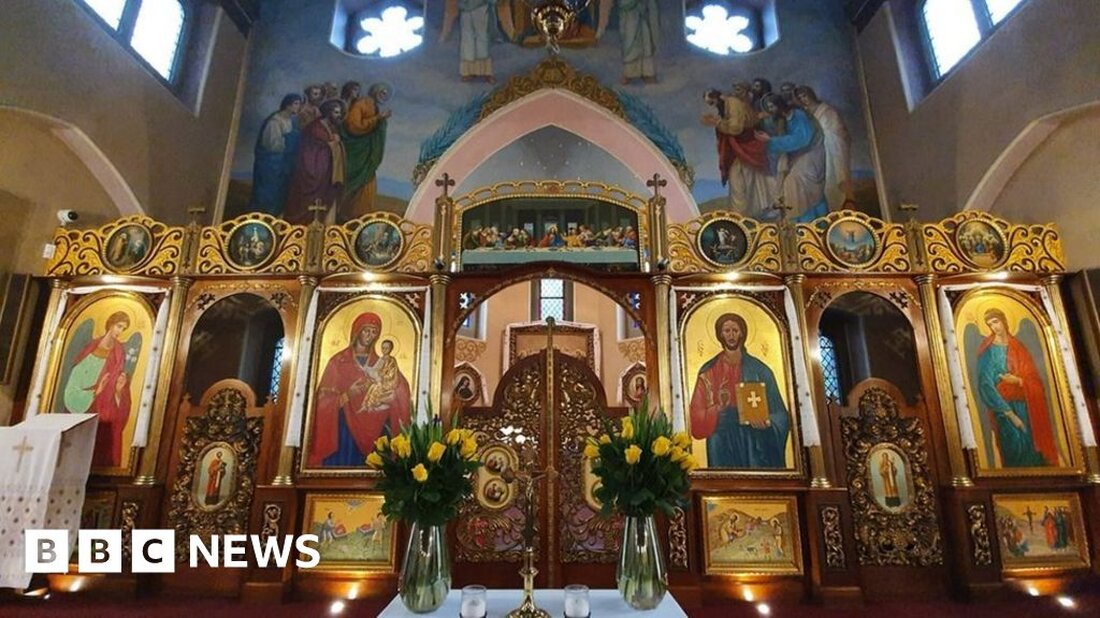 Die erste Kirche im Besitz ukrainischer Katholiken im Vereinigten Königreich wurde vor dem Eurovision Song Contest unter Denkmalschutz gestellt. Liverpool hat mit der Ausrichtung des Wettbewerbs begonnen, nachdem Großbritannien angeboten hatte, im Namen des Siegers von 2022, der Ukraine, Gastgeber zu sein. Anlässlich des Ereignisses wurden die ukrainisch-katholische Kirche Mariä Himmelfahrt in Salford und andere Stätten im Norden Englands aufgeführt. Duncan Wilson vom historischen England (HE) sagte, es sei eine Gelegenheit, im Vereinigten Königreich „das ukrainische Erbe zu feiern“. Herr Wilson, der Geschäftsführer der Organisation, sagte, sie lenke das Rampenlicht auf besondere Orte, die dazu beitragen, die Geschichte des ukrainischen …