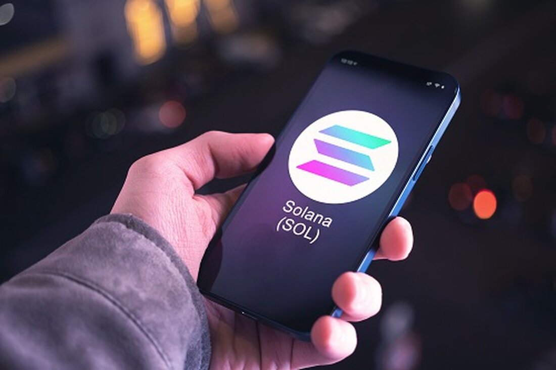 Solana ist eine der Kryptowährungen, die seit dem Zusammenbruch von FTX im Jahr 2022 am meisten zu kämpfen haben. Die FTX-Liquidatoren haben die Genehmigung, Krypto-Vermögenswerte im Wert von 3,4 Milliarden US-Dollar zu liquidieren. Die zusammengebrochene Börse hält SOL, den nativen Token von Solana, im Wert von 1,2 Milliarden US-Dollar. Der native Solana-Token SOL, der einen erheblichen Prozentsatz des Vermögensportfolios der bankrotten Kryptoplattform FTX ausmacht, hatte seit dem starken Rückgang von über 36 US-Dollar im November letzten Jahres Schwierigkeiten, nach oben zu kommen. Da die Volatilität bei den meisten Vermögenswerten größtenteils nach unten gerichtet ist, war die Stimmung für SOL in …