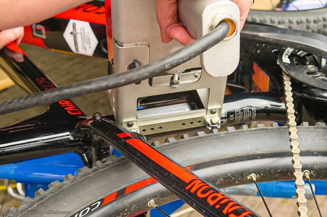 Die Polizeistation Büdingen bietet am 08.05.2025 kostenlose Fahrradcodierung an. Anmeldung erforderlich, Eigentumsnachweis mitbringen.
