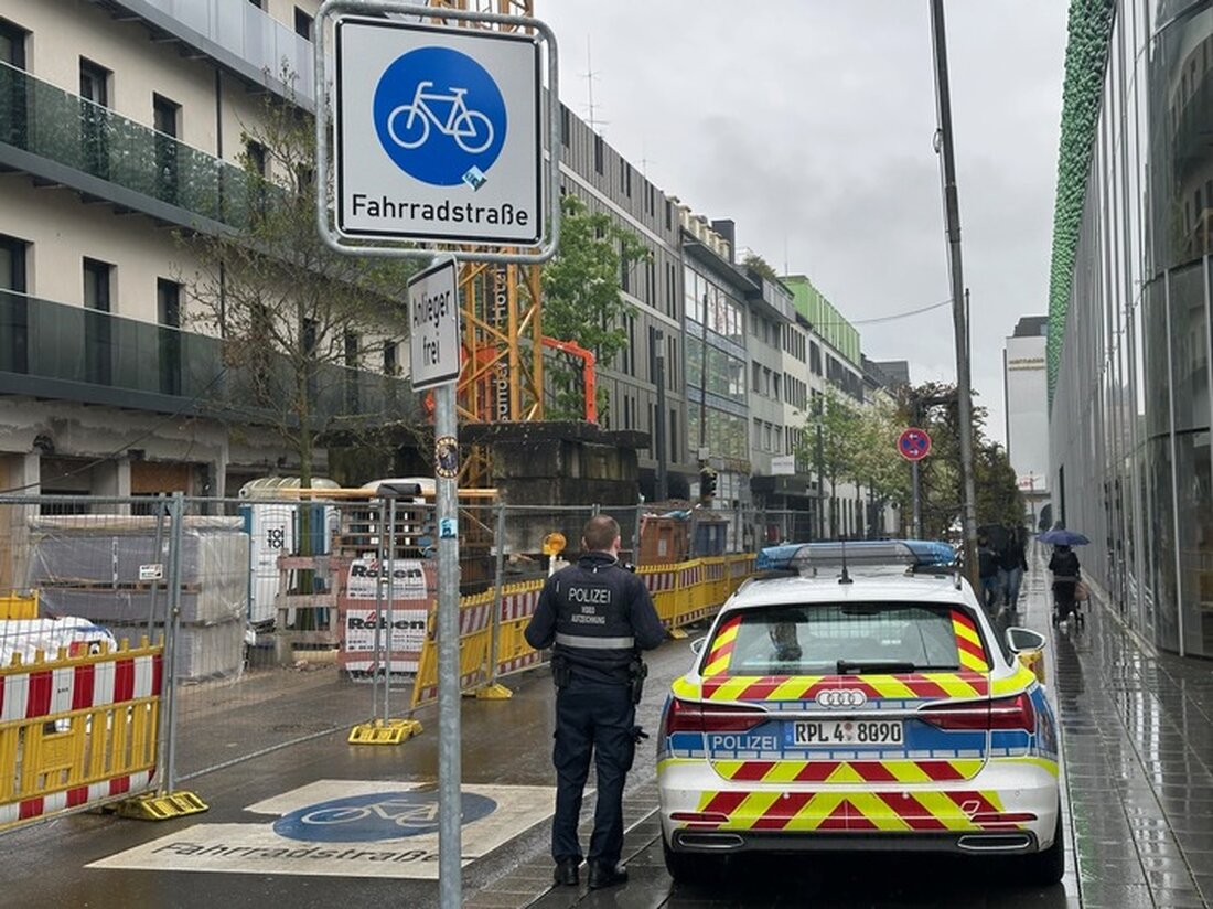 Das Polizeipräsidium Koblenz führte am 24.04.2025 Kontrollen in der Casinostraße durch, ahndete Rotlichtverstöße und prüfte Autofahrer.