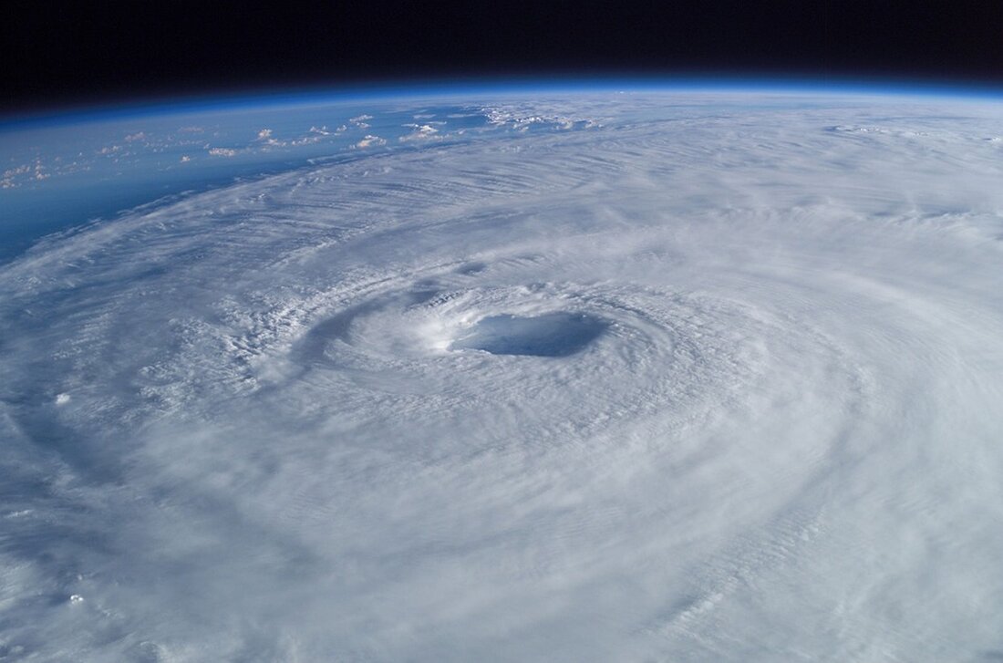 Die US-Katastrophenschutzbehörde warnt vor Hurrikan Helene, dessen Folgen bereits in Florida spürbar sind, mit bis zu 6 Metern Sturmflut.
