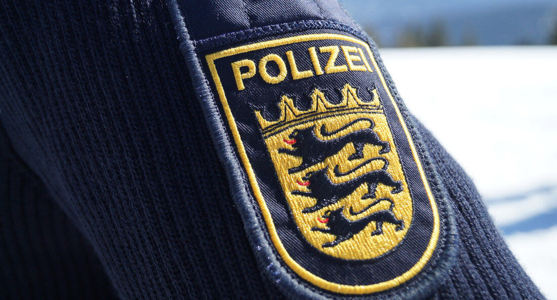 Ermittlungserfolg gegen subkulturelle Gewaltkriminalität im Großraum Stuttgart Stuttgart. Die Polizei hat einen bedeutenden Ermittlungserfolg im Kampf gegen die subkulturelle Gewaltkriminalität im Großraum Stuttgart erzielt. Dies wurde am Dienstag von Innenminister Thomas Strobl verkündet, der das Engagement der Ermittlungsbehörden lobte und betonte, dass der Rechtsstaat in Baden-Württemberg fest gegen die Gewalttäter vorgeht. „Mit diesem weiteren, beeindruckenden Ermittlungserfolg gegen die kriminellen Gruppierungen im Großraum Stuttgart zeigen wir nachdrücklich: Der Rechtsstaat in Baden-Württemberg hält die Zügel fest in der Hand“, erklärte Strobl. Seine Aussage verdeutlicht die Entschlossenheit der Behörden, rechtliche Grenzen durchzusetzen und eine klare Botschaft an jene zu senden, die glauben, sie …