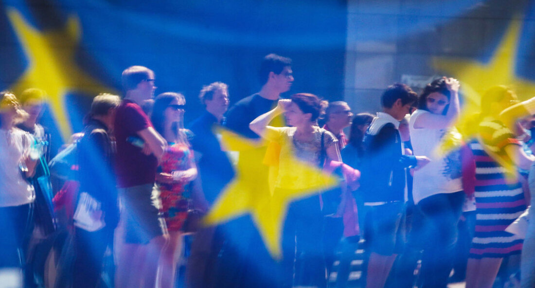 Mit der festlichen Veranstaltung „EUropa – Gestern. Heute. Morgen. „Das Land würdigt die Gründung der sogenannten Kohle- und Stahlunion vor 70 Jahren und die Unterzeichnung des Vertrags von Nizza vor 20 Jahren. In der „Konferenz zur Zukunft Europas“ beschäftigen sich derzeit europaweite Bürgerdialoge mit der Frage, wie sich Bürgerinnen und Bürger die Zukunft der EU vorstellen. „Wir brauchen mehr, nicht weniger, Europa. Und vor allem brauchen wir eine starke Europäische Union (EU), um die großen Herausforderungen zu meistern: Globalisierung, Digitalisierung und Klimaschutz erfordern europäisches Handeln. Gerade die Klimafragen unserer Zeit lassen sich nur europäisch oder gar global lösen“, so der …