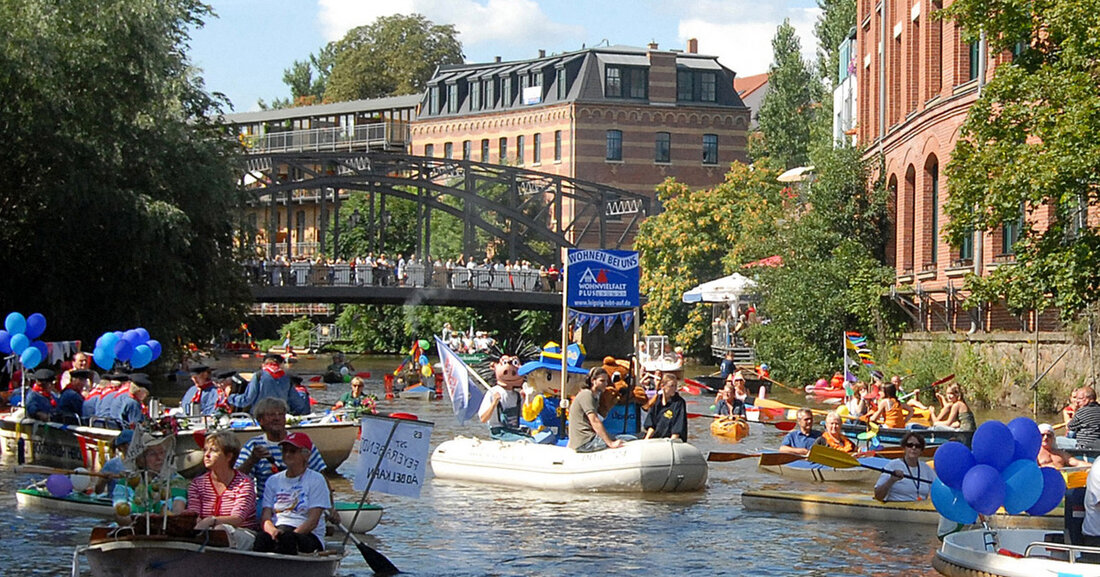 Leipziger Wasserfest 2023 Drei Tage Interaktion, Information, Spaß und Unterhaltung um und auf den Leipziger Gewässern: Vom 11. bis 13. August 2023 sorgt das alljährliche Leipziger Wasserfest für feucht-fröhliche Stunden an und auf dem Karl-Heine-Kanal und dem Lindenauer Hafen. Das Leipziger Wasserfest wird 2023 bereits zum 23. Mal ausgetragen und hat wieder zahlreiche Mitmach-Aktionen, spannende Wettbewerbe, sommerliche Partys, aufschlussreiche Rundfahrten und vieles mehr für große und kleine Wasserratten. Vielseitiges Programm bietet für Jeden etwas Um 18 Uhr am Freitag, den 11. August 2023, startet das Fest zu Ehren der Leipziger Gewässer mit der Eröffnung und Musik im Stadtteilpark Plagwitz. Am …