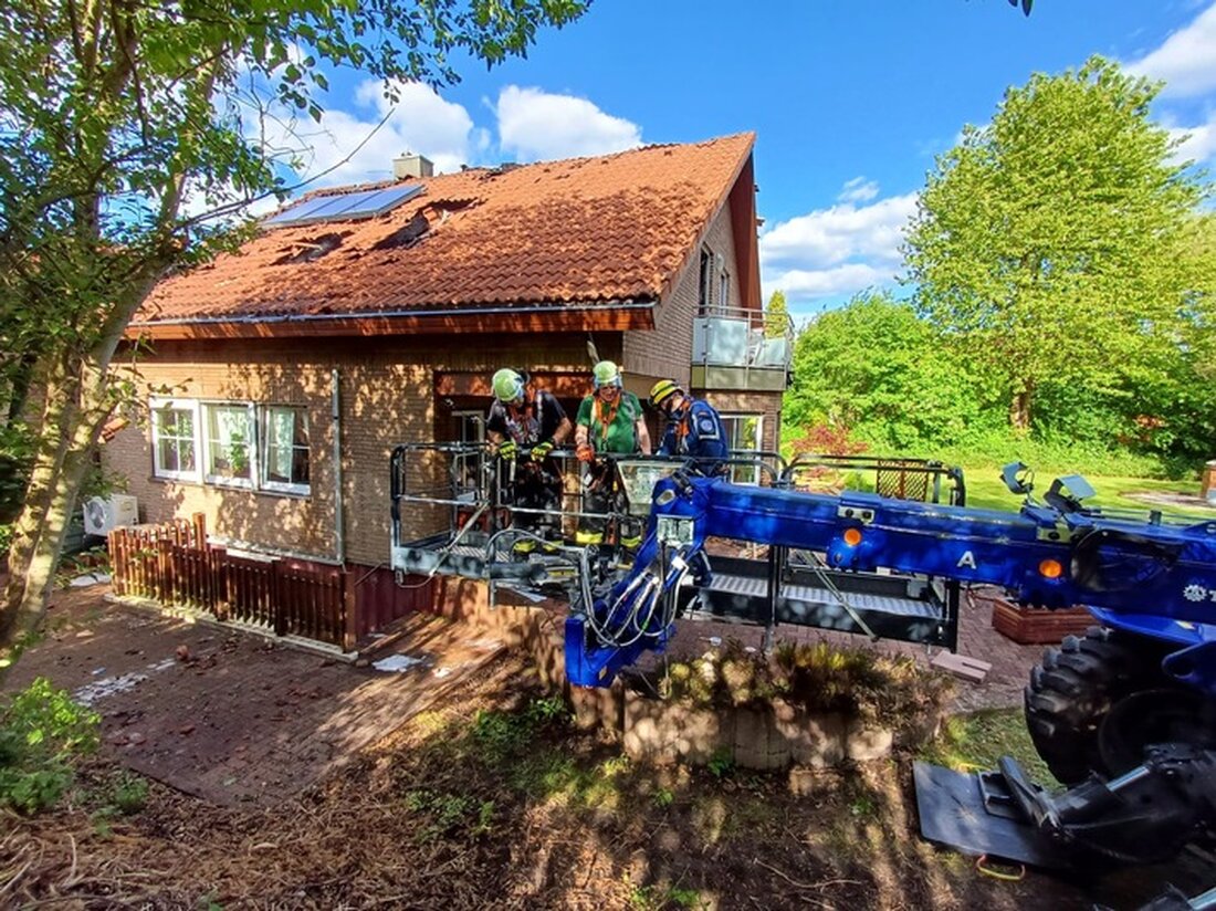 Am 15. Mai 2025 bekämpfte die Feuerwehr Horn-Bad Meinberg ein Feuer, das auf das Dach eines Wohngebäudes übergriff. Über 100 Einsatzkräfte waren mehrere Stunden im Einsatz.