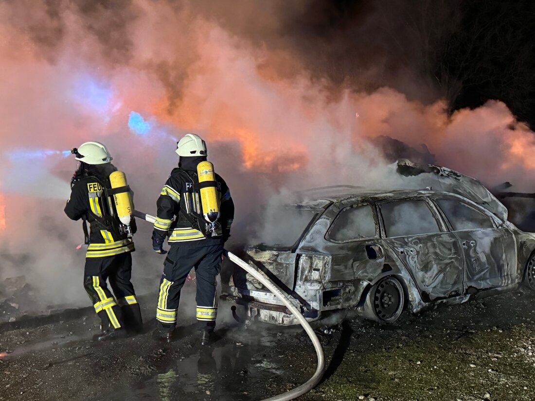 In Fredenbeck brannte eine Scheune nieder, Feuerwehr verhinderte Ausbreitung auf Wohnhaus. Sachschaden ca. 60.000 EUR.