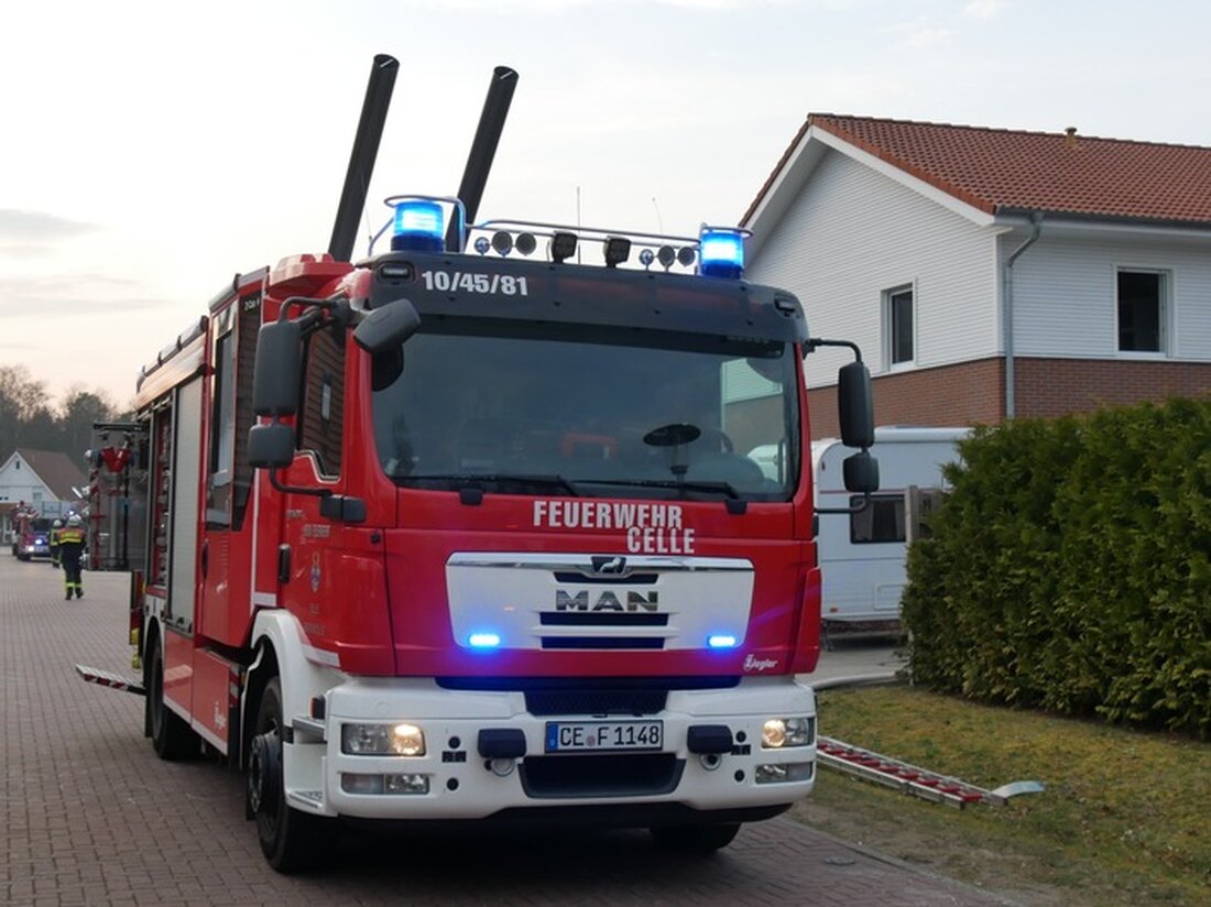 Am Sonntagnachmittag alarmierte die Feuerwehr Celle wegen eines Carportbrands in Westercelle. Das Feuer konnte schnell eingedämmt werden.