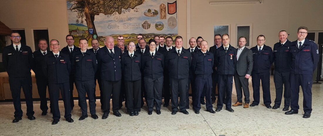 Am 1. März 2025 wurde der Basislöschzug 4 der Feuerwehr Arnsberg aufgelöst. Die Hauptdienstbesprechung reflektierte 12 Jahre engagierten Einsatz und den Fokus auf zukünftige Herausforderungen und die Nachwuchsarbeit.