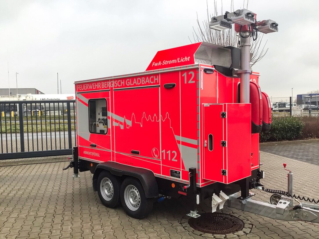 Die Feuerwehr Bergisch Gladbach erwirbt mobilen Stromerzeuger zur Krisenvorsorge, um kritische Infrastrukturen autark zu versorgen.