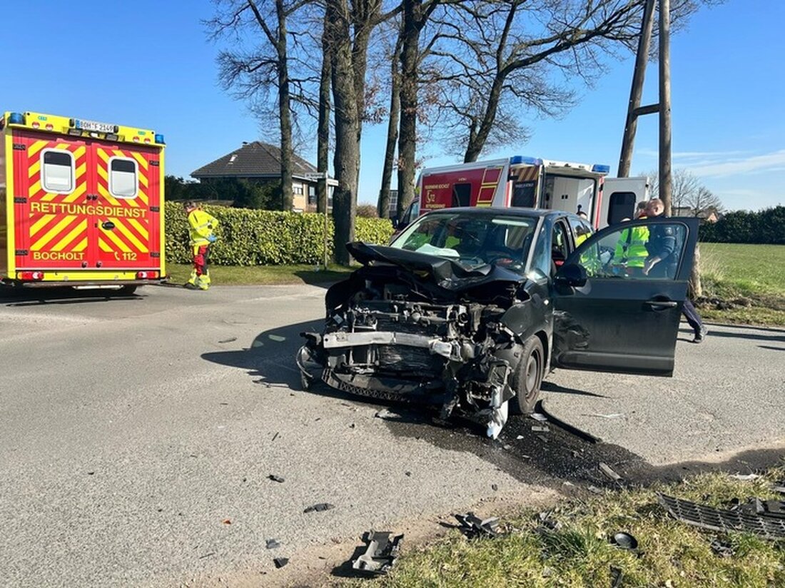 Feuerwehr und Rettungsdienst Bocholt standen am 7. März bei mehreren Einsätzen, einschließlich Fehlalarmen und einem Großbrand, im Einsatz.