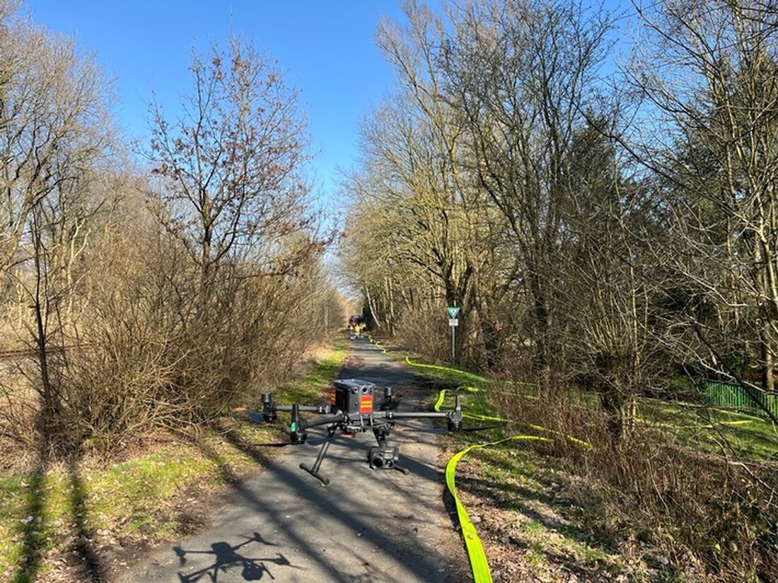 Die Feuerwehr Bremerhaven kämpfte erfolgreich zwei Flächenbrände in Suhrheide. Rund 40 Einsatzkräfte waren im Einsatz. Brandursache unklar.