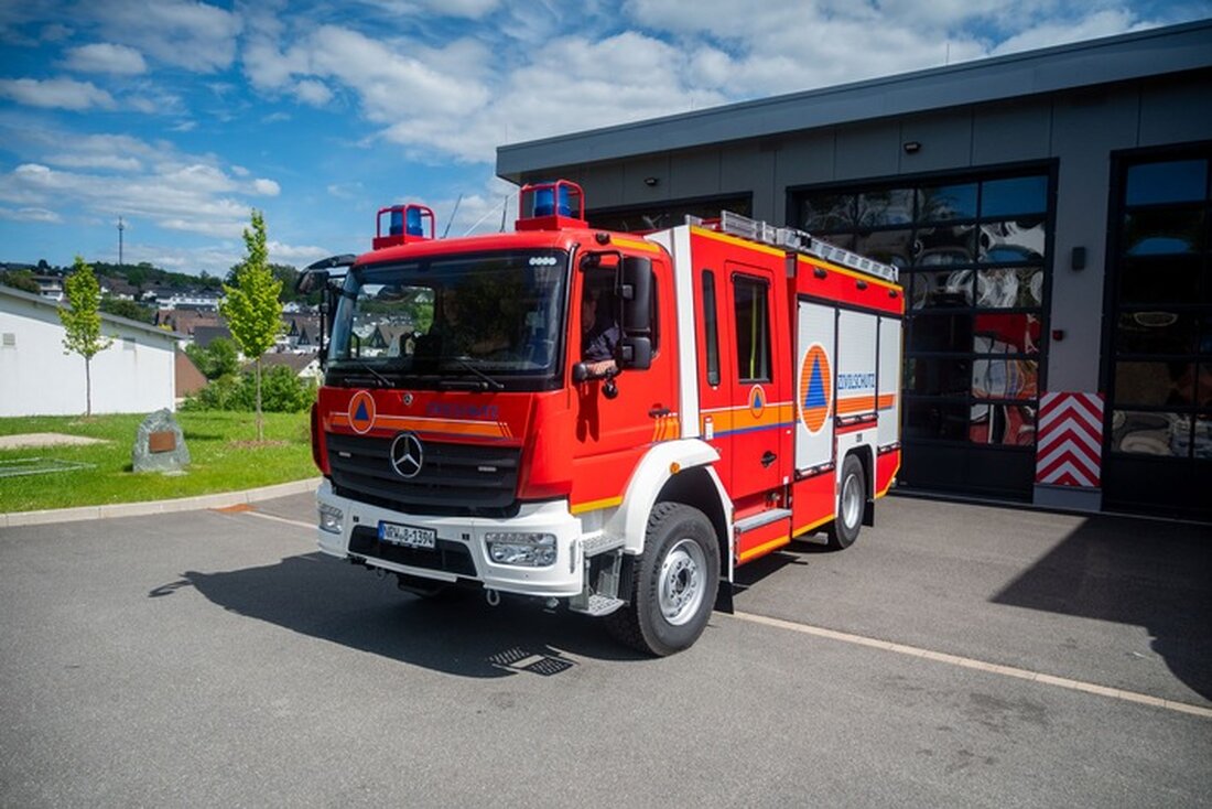 Die Feuerwehr Finnentrop hat ein neues LF-KatS-Fahrzeug erhalten, um die Einsatzfähigkeit bei Brandbekämpfung und technischen Hilfeleistungen zu verbessern.