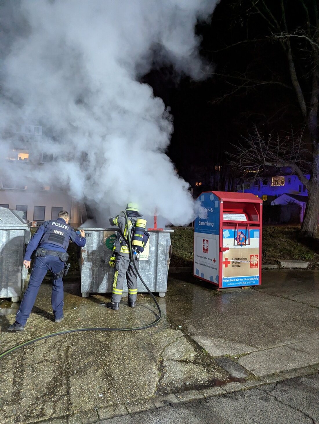 Die Feuerwehr Gevelsberg rückte mehrfach aus: Rauchmelder-Alarm und brennende Altpapiercontainer forderten schnelles Handeln.