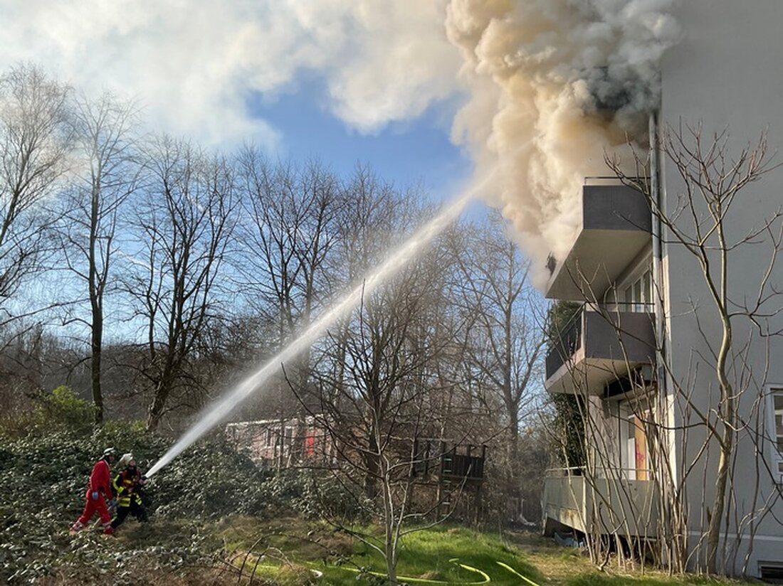 Am Busfortshof kam es zu einem Wohnungsbrand. Die Feuerwehr Gladbeck war schnell vor Ort und konnte das Feuer rasch löschen. Verletzt wurde niemand.